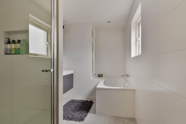 Photo 13 of Emmastraat 80