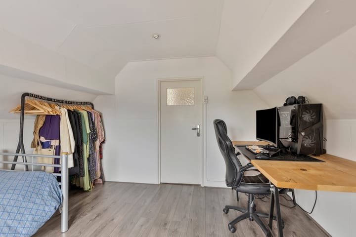 Photo 17 of Emmastraat 80