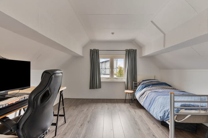 Photo 18 of Emmastraat 80