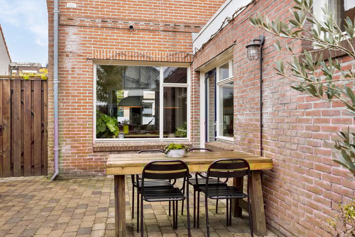 Photo 21 of Emmastraat 80