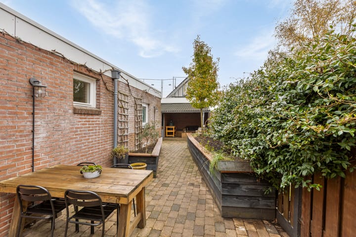 Photo 24 of Emmastraat 80