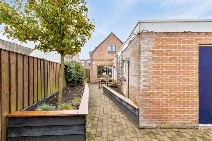 Photo 25 of Emmastraat 80