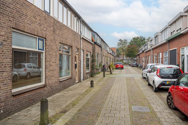 View photo 28 of Mr. de Fremerystraat 25