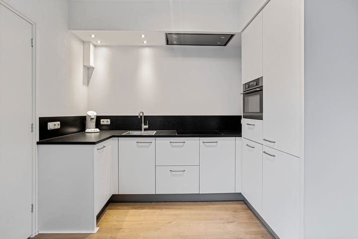 Photo 10 of Albertine Agnesstraat 5