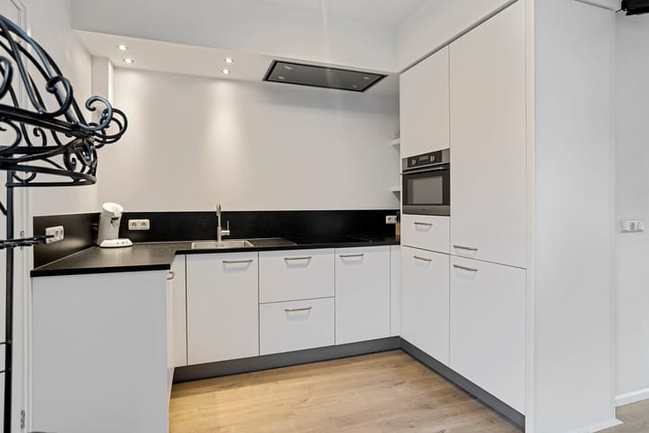 Photo 11 of Albertine Agnesstraat 5