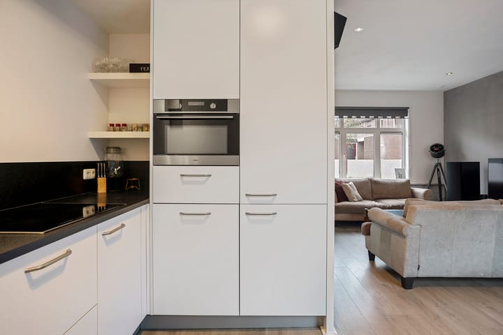 Photo 13 of Albertine Agnesstraat 5