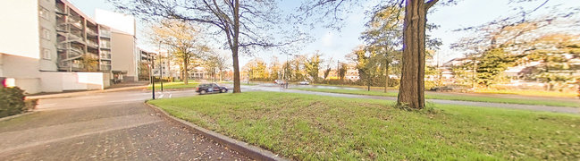 Bekijk 360° foto van Straatbeeld van Laan van de Mensenrechten 308