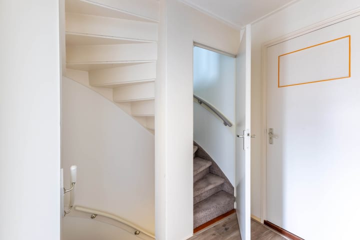 Photo 20 of Van Hogendorplaan 53