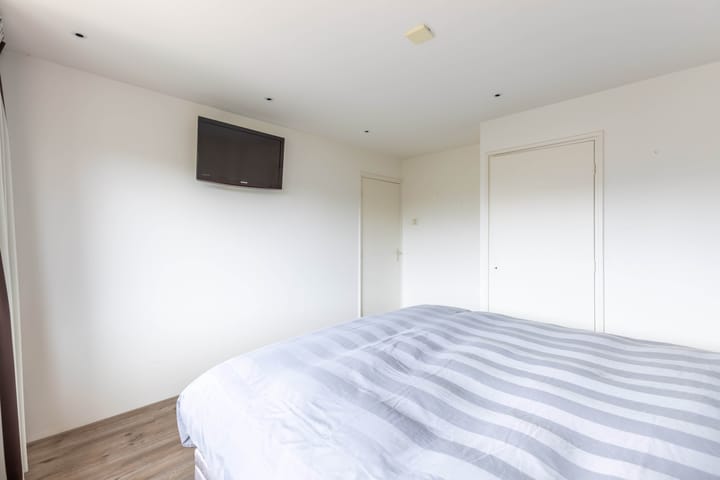 Photo 22 of Van Hogendorplaan 53