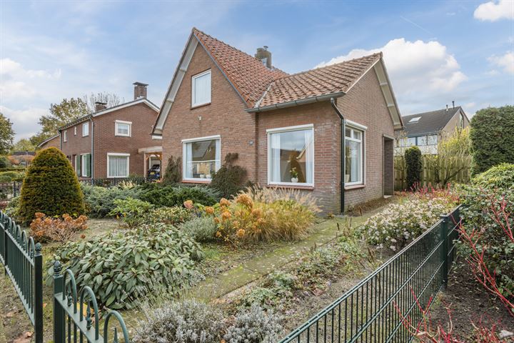 Bekijk foto 2 van Veerstraat 44