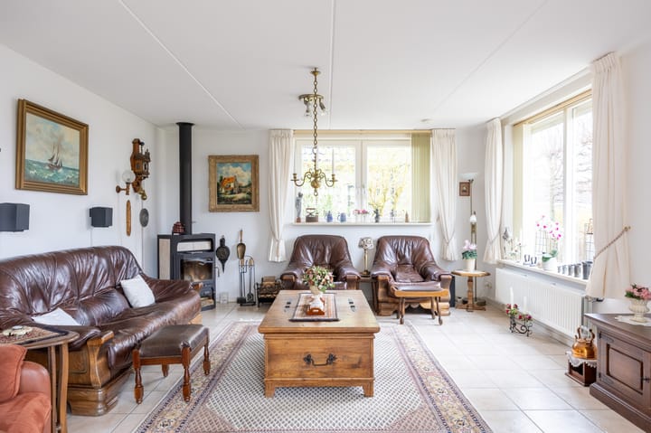 Photo 14 of Broedertrouw 12