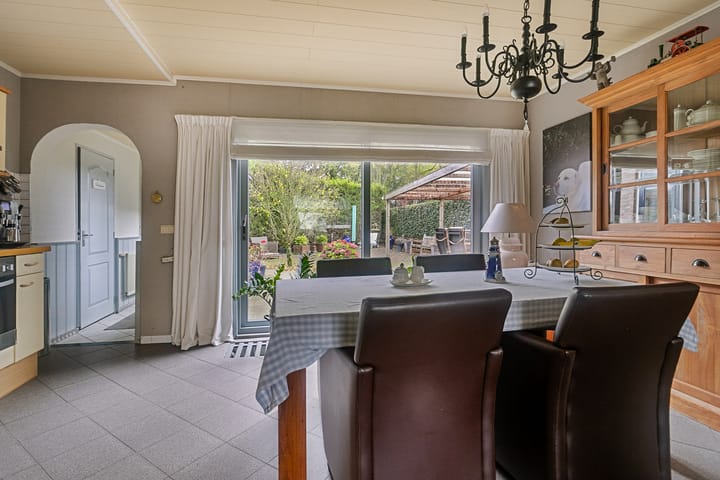 Photo 6 of Plevierstraat 8