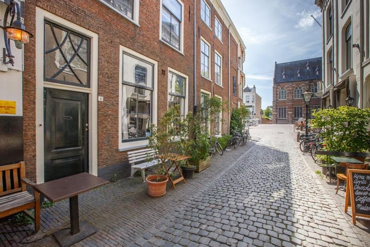 Kloksteeg 1