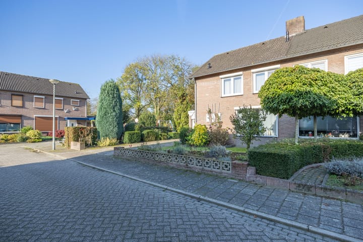 Photo 37 of Allegrostraat 13