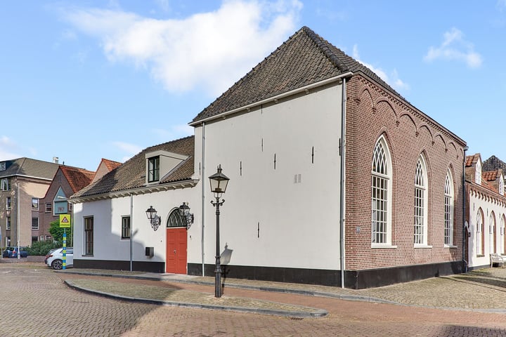 Bekijk foto 1 van Kerkplein 12