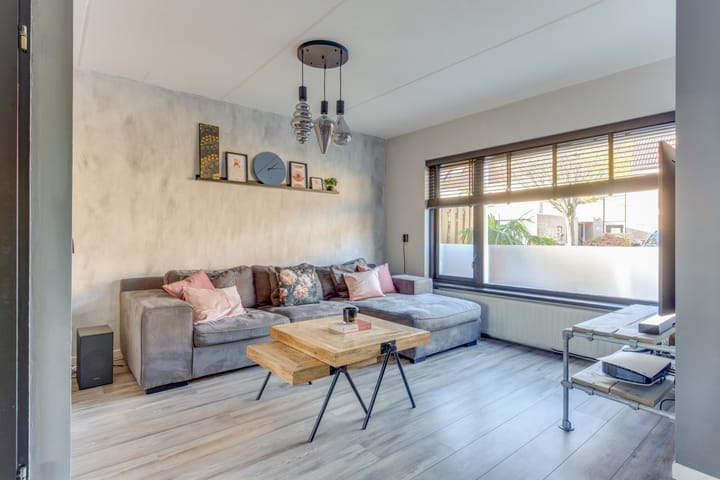 Foto 2 van Ridderspoor 74