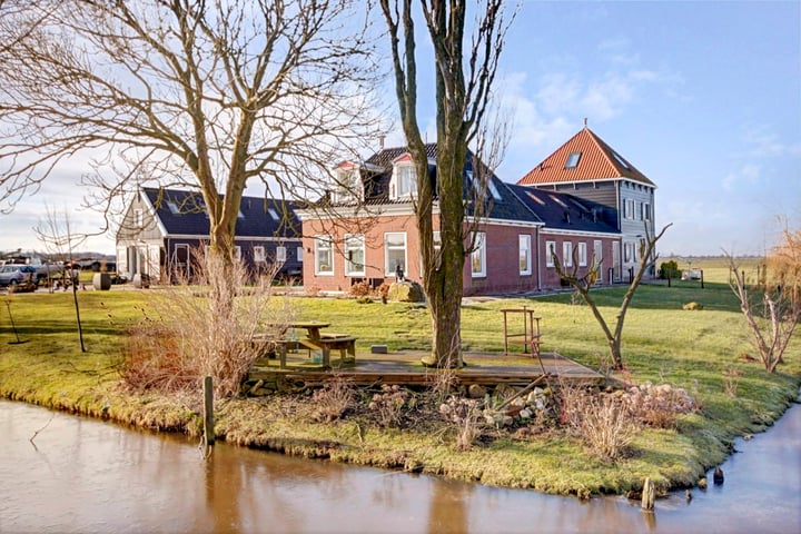 View photo 2 of Hoogedijk 55