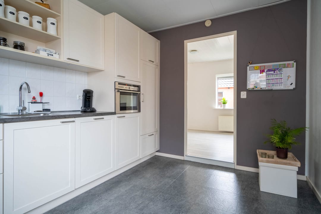 Photo 13 of Julianastraat 23