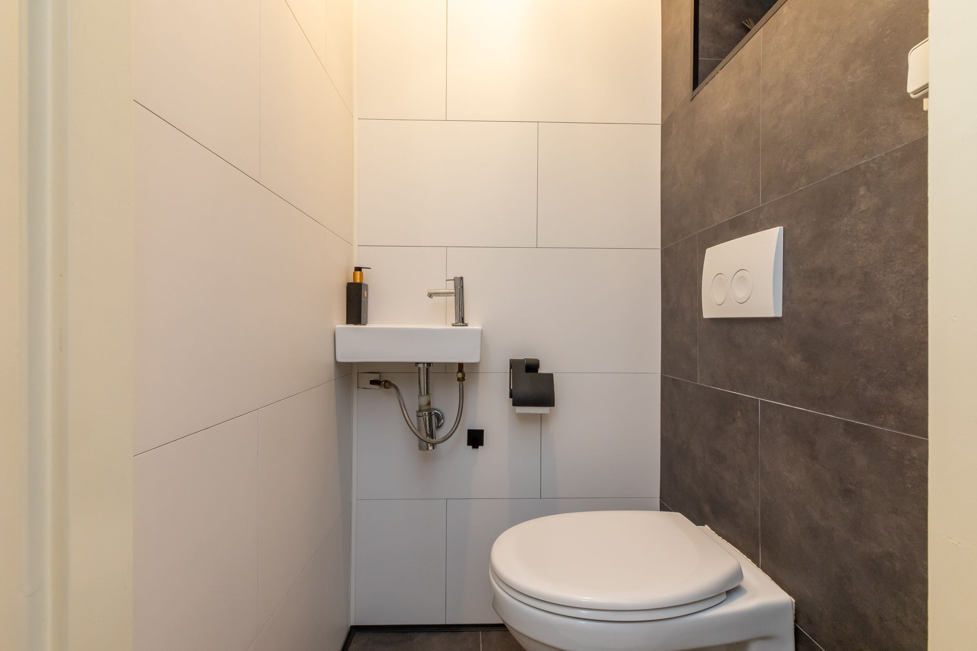 Photo 15 of de Ruyterstraat 28