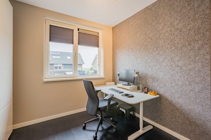 Photo 28 of Pimpernel 15