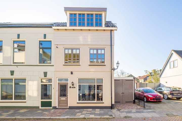 Photo 36 of Mauritsstraat 6