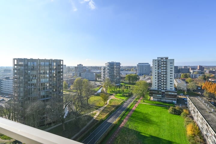 Bekijk foto 32 van Robert Kochlaan 412