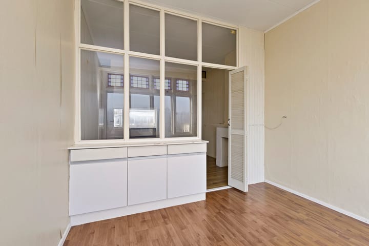 Photo 13 of Van Heutszstraat 46