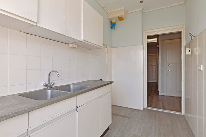 Photo 15 of Van Heutszstraat 46