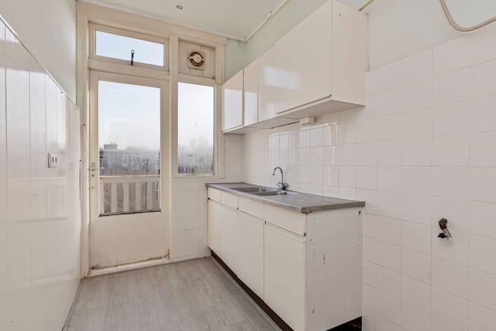 Photo 14 of Van Heutszstraat 46