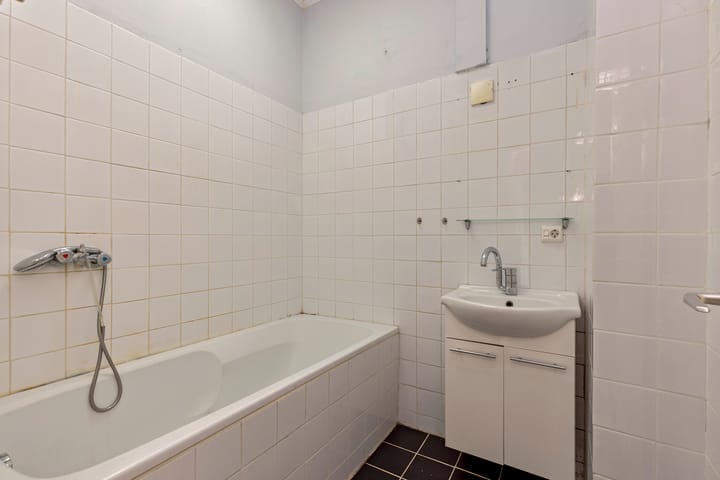 Photo 18 of Van Heutszstraat 46