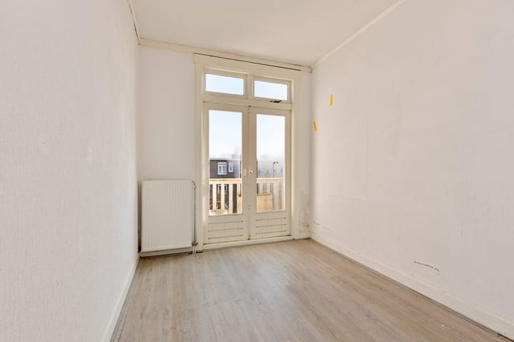 Photo 19 of Van Heutszstraat 46