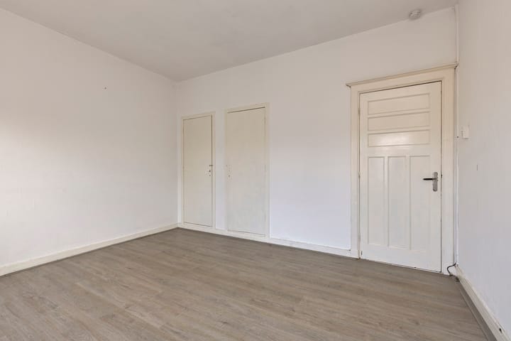 Photo 17 of Van Heutszstraat 46