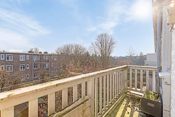 Photo 21 of Van Heutszstraat 46