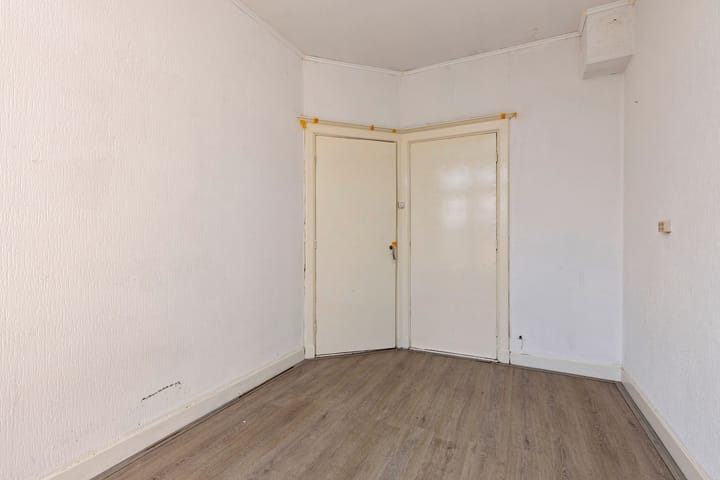 Photo 20 of Van Heutszstraat 46