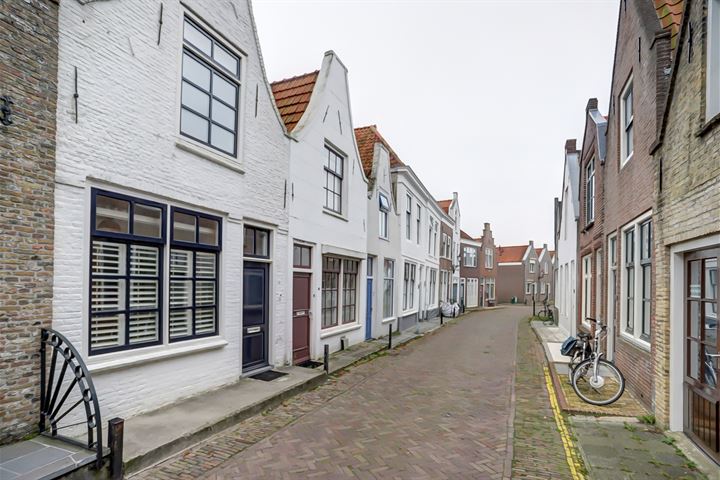 View photo 4 of Lange St. Janstraat 9