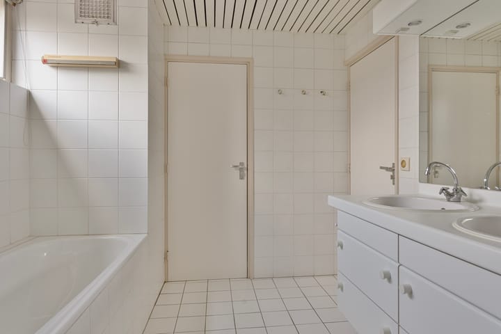 Photo 37 of Sint Servatiusstraat 34