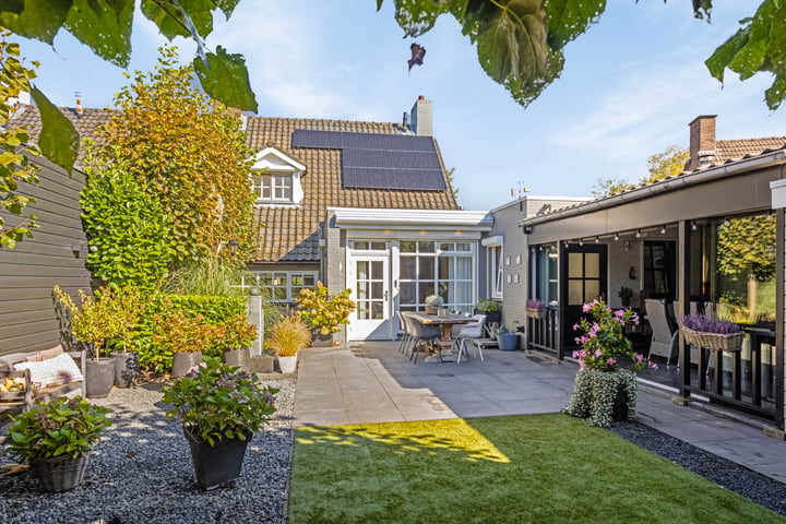 View photo 68 of Pastoor Versteegstraat 2