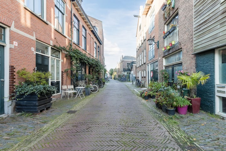 View photo 20 of Bakenesserstraat 24-D