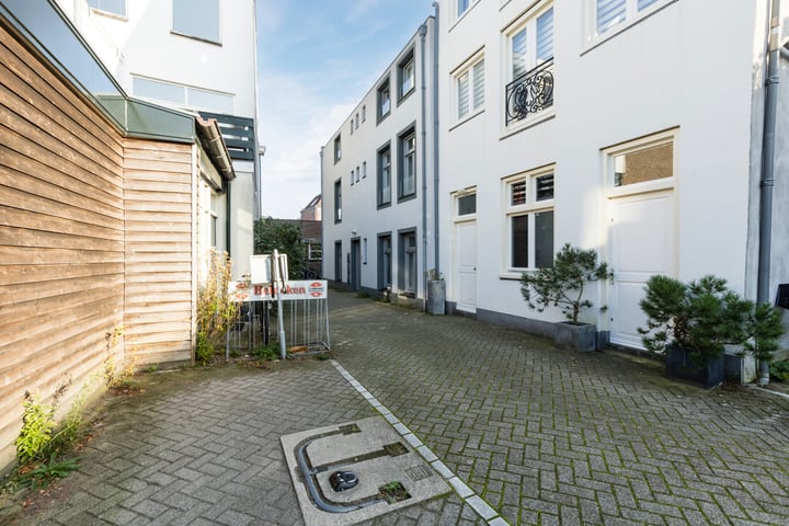 View photo 21 of Bakenesserstraat 24-D