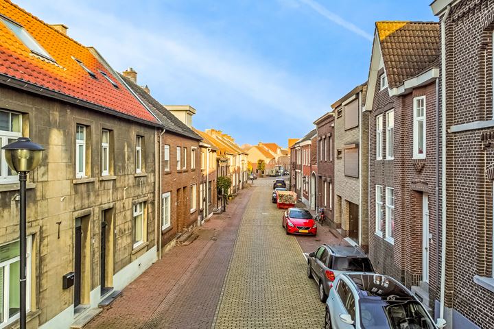 View photo 2 of Salvatorstraat 30