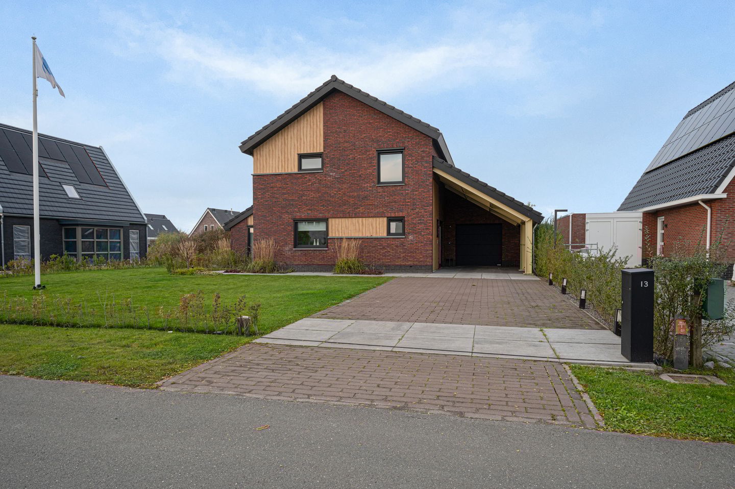 Photo 5 of Leeuwerik 13