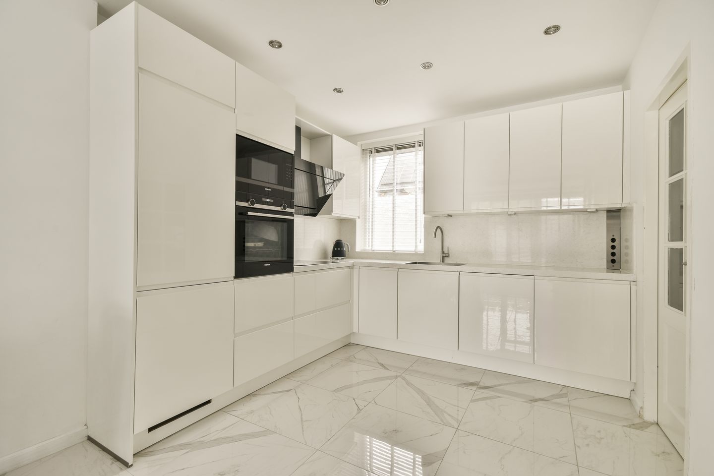 Photo 4 of Wierdestraat 7