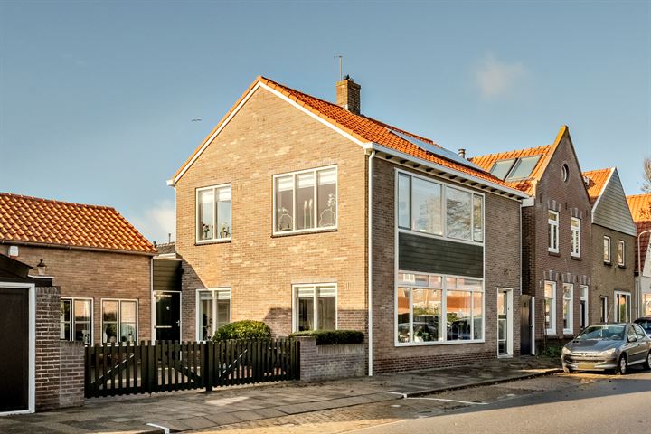 Bekijk foto 2 van Trompstraat 3