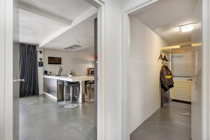 Foto 8 van van Limburg Stirumstraat 2