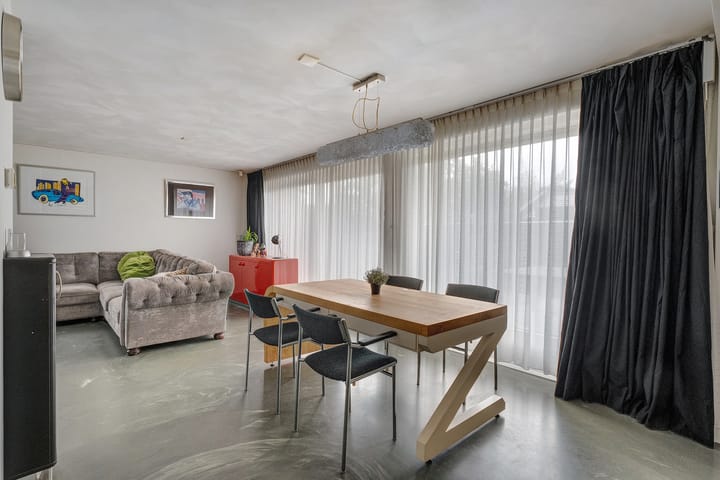 Foto 13 van van Limburg Stirumstraat 2