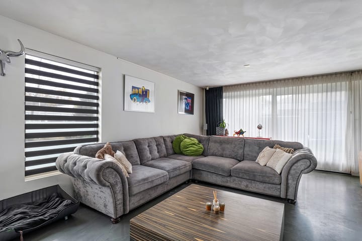 Foto 16 van van Limburg Stirumstraat 2