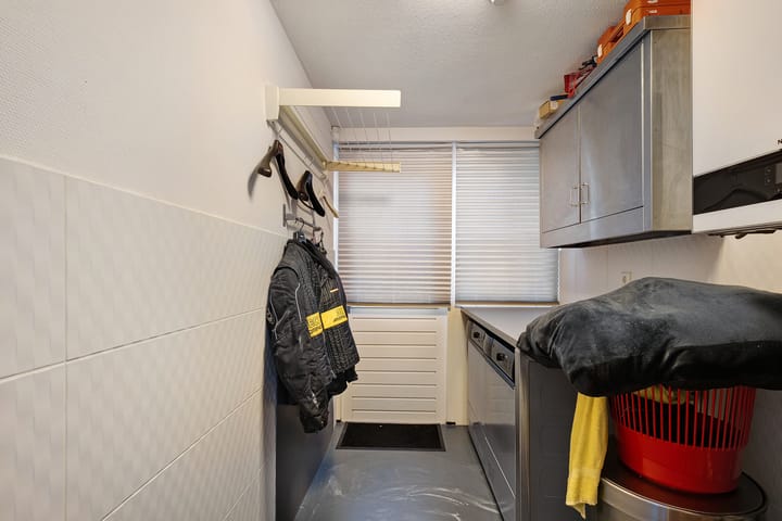 Foto 18 van van Limburg Stirumstraat 2