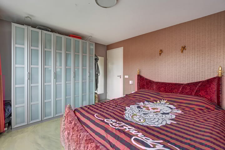 Foto 23 van van Limburg Stirumstraat 2