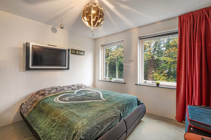 Foto 25 van van Limburg Stirumstraat 2