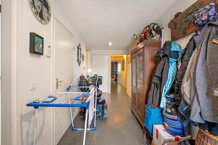 Foto 33 van van Limburg Stirumstraat 2